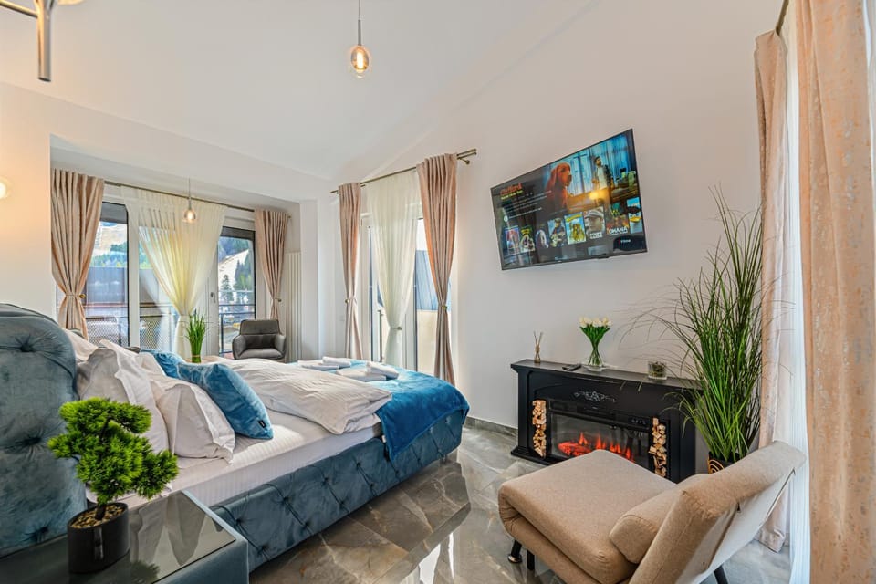 Bed, TV and multimedia, Bedroom, flat iron