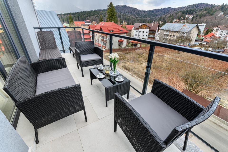 View (from property/room), Balcony/Terrace, Mountain view, Mountain view