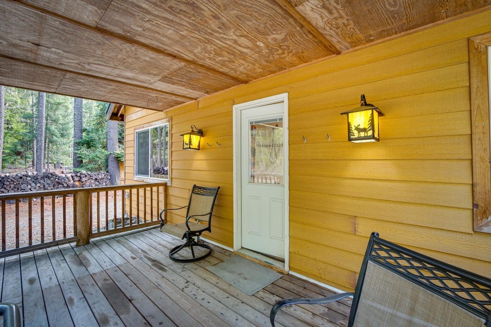 3 Mi to Lake Easton Sno-Park: Family Cabin Escape! Cabin in King County