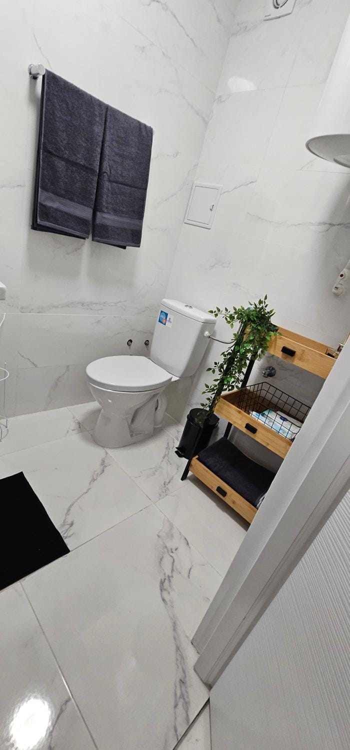Toilet, Bathroom, towels