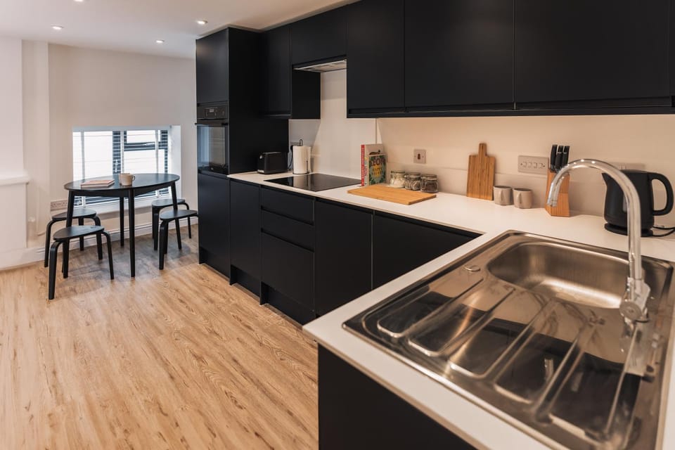 Coffee/tea facilities, Kitchen or kitchenette, Dining area