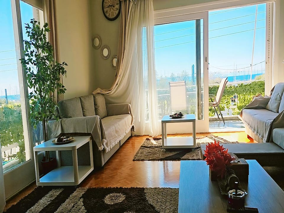 Day, Natural landscape, View (from property/room), Balcony/Terrace, Living room, Seating area, Sea view