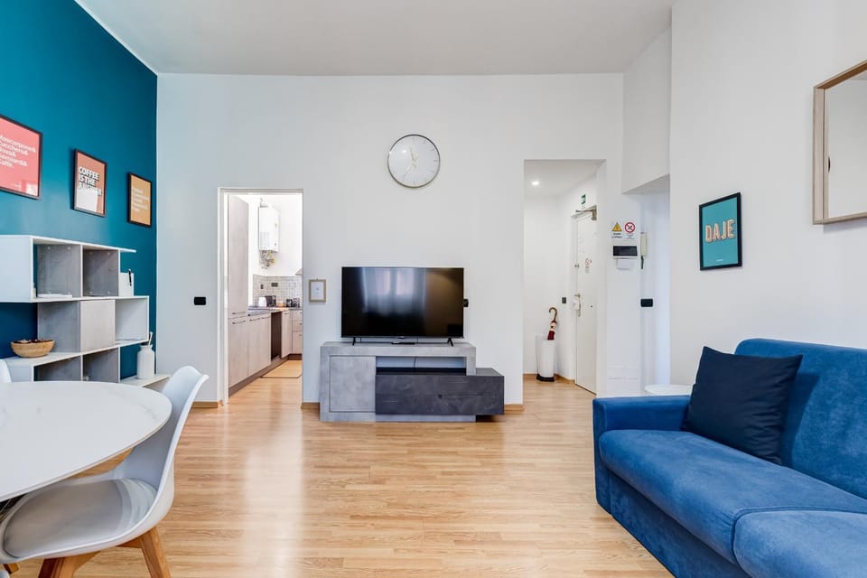 TV and multimedia, Living room, Seating area, Evening entertainment