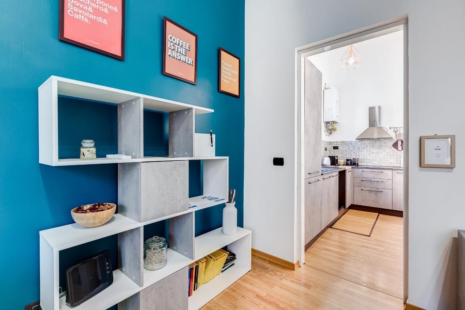 Kitchen or kitchenette, internet