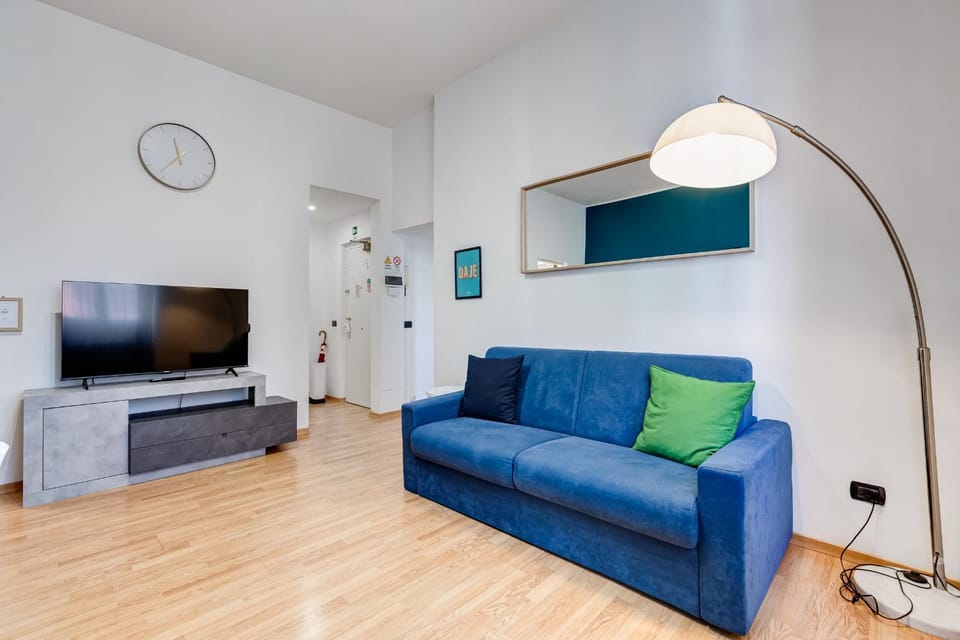 TV and multimedia, Living room, Seating area, Evening entertainment