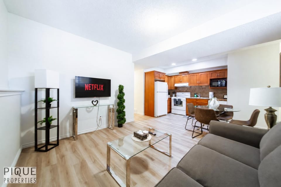 TV and multimedia, Kitchen or kitchenette, Living room, Dining area