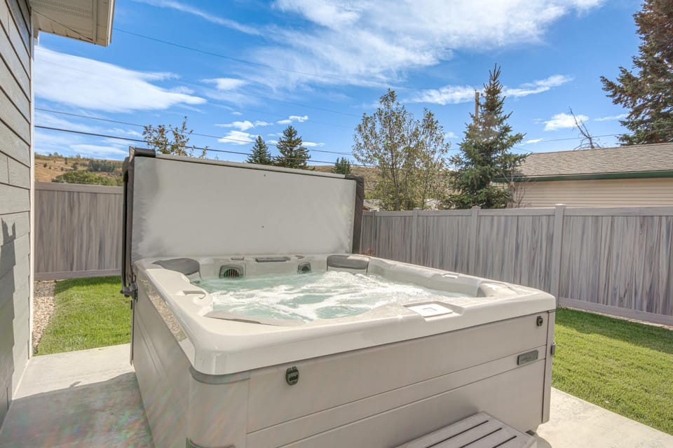 Red Lodge Home w/ Private Hot Tub & Fire Pit! House in Red Lodge