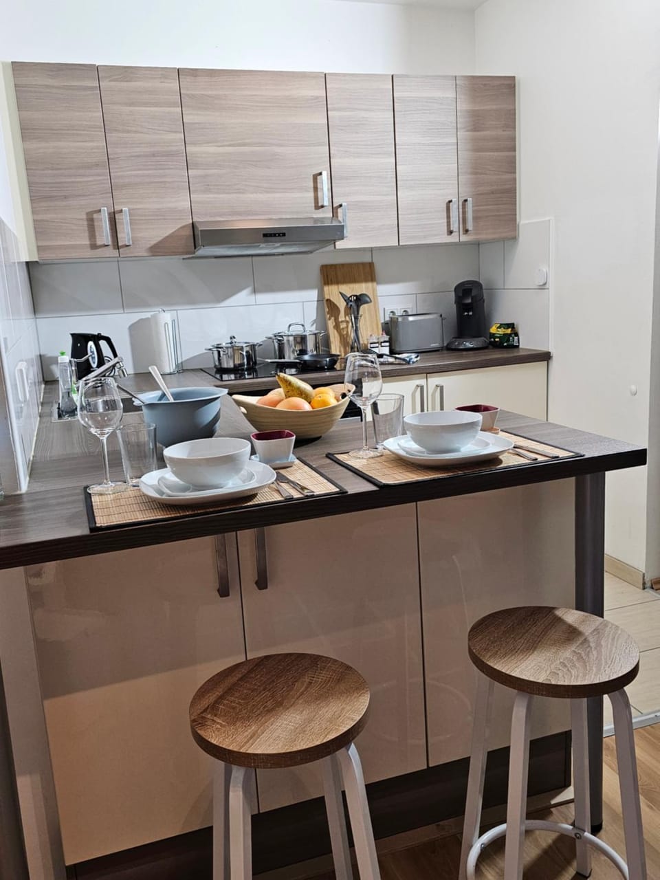 Coffee/tea facilities, Kitchen or kitchenette, Dining area, Food, minibar, pet friendly, stove, toaster