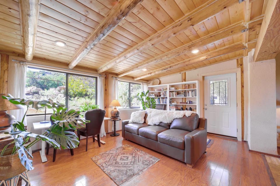 Historic Farm Cottage on Wine Trail Near Sedona House in Cornville