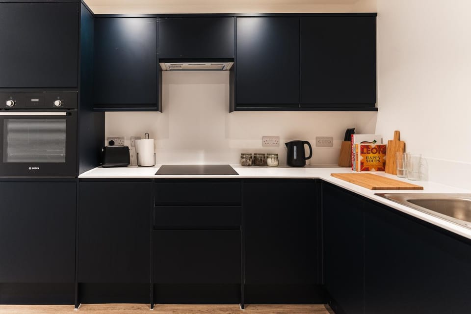 Coffee/tea facilities, Kitchen or kitchenette, dishwasher, oven, toaster
