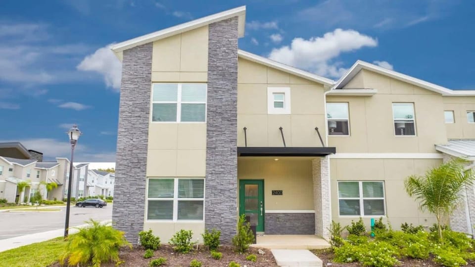 Stunning 5 Bd w Pool at Storey Lake Resort 2400 House in Kissimmee