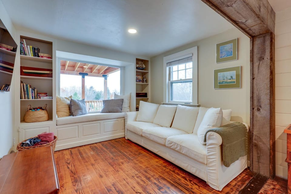 Expansive Wilmot Escape w/ Deck Near Skiing! House in Sutton