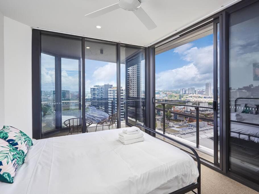 Artistic South Brisbane 2 bedroom Apartment with Parking Apartment in Brisbane City