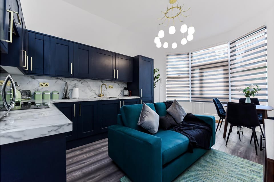 Kitchen or kitchenette, Living room, Seating area, Dining area, stove
