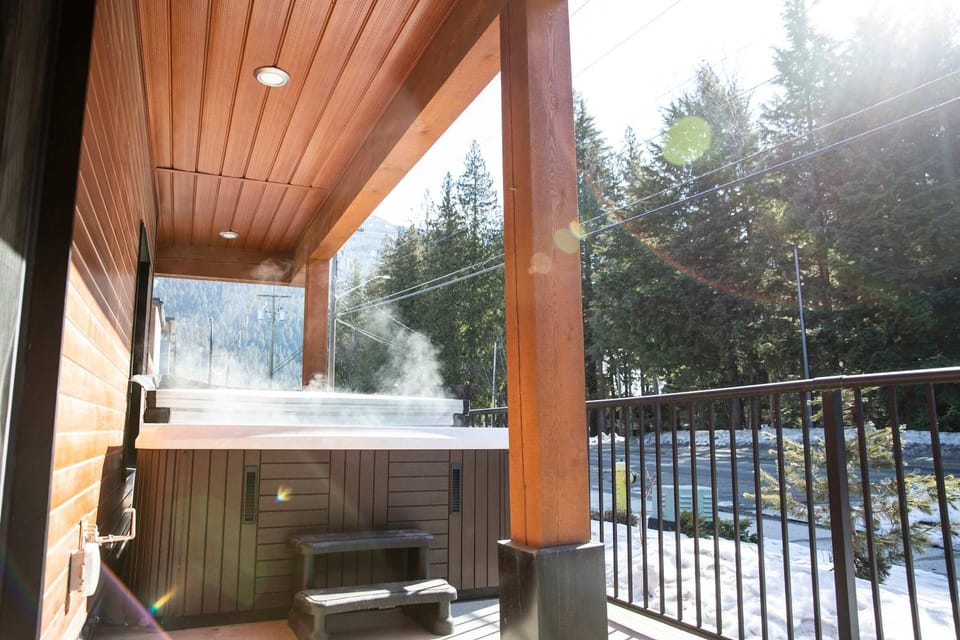 Absolutely Revy - Ground Level Condo in Revelstoke House in Revelstoke