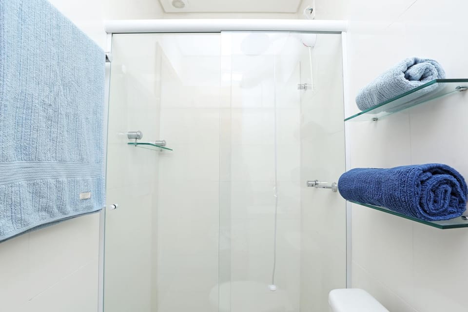 Shower, Bathroom, towels