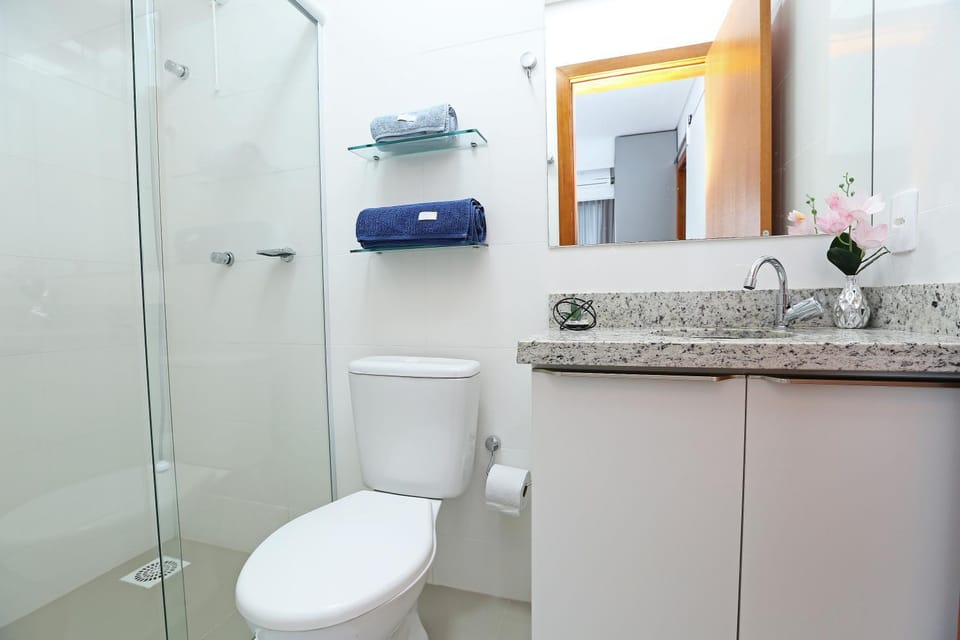 Shower, Toilet, Bathroom, towels
