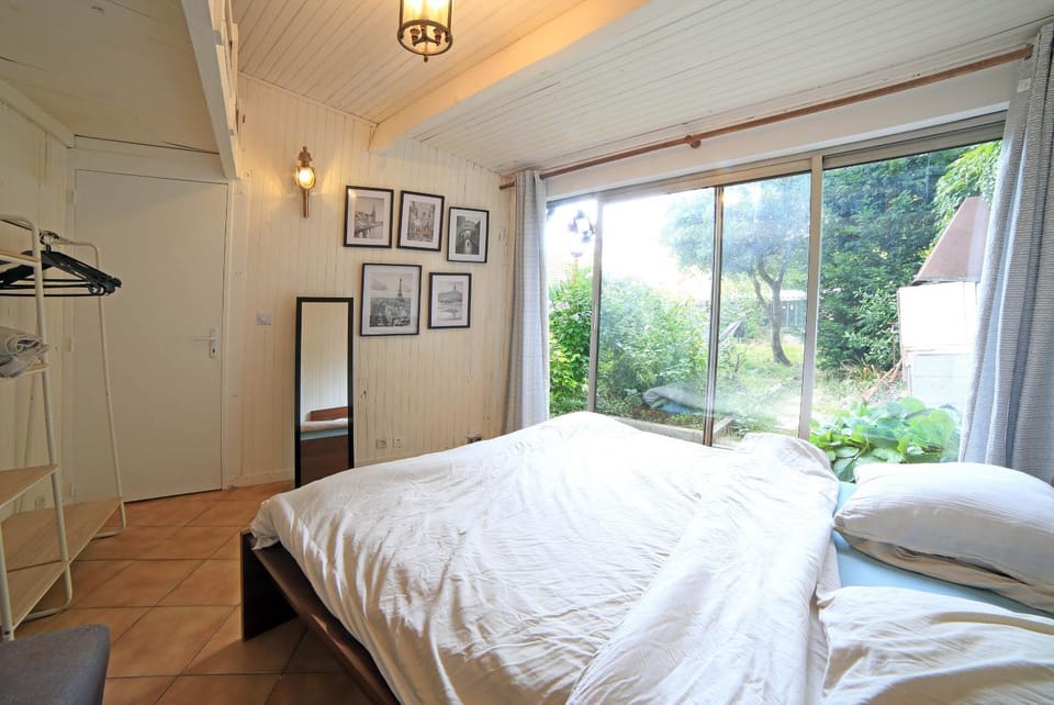 Bed, Photo of the whole room, Bedroom, Garden view