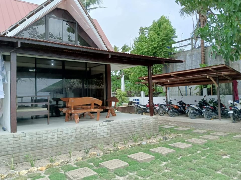 Angelito's Beach House Villa 1 Bed and Breakfast in General Luna