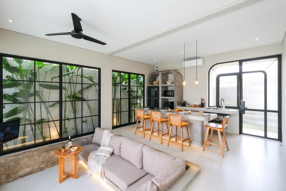 Kitchen or kitchenette, Living room, Seating area, Dining area