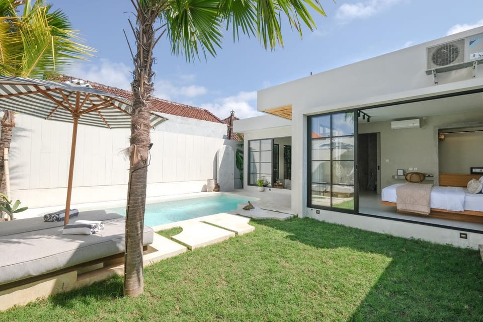 Property building, Pool view, Swimming pool