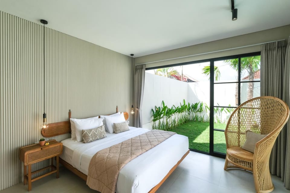 Bed, Bedroom, Garden view
