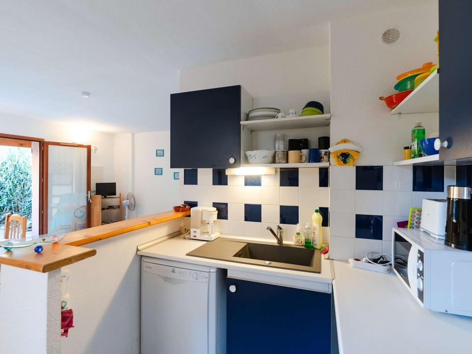 Gruissan : Pavillon 3 pièces, 6 pers, piscine privée, près plage et centre – animaux acceptés - FR-1-409-246 Villa in Gruissan