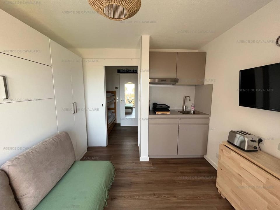 Studio cabine à 100m plage et commerces avec climatisation et parking - FR-1-100-326 Cabin in Cavalaire-sur-Mer