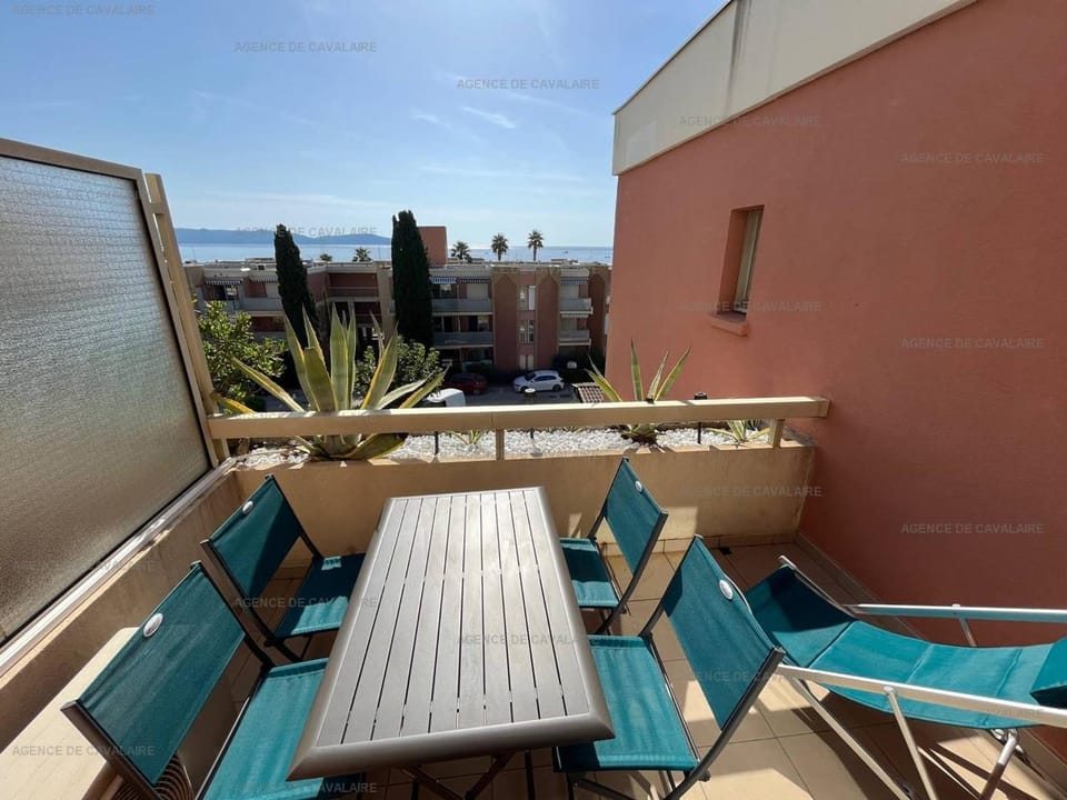 Studio cabine à 100m plage et commerces avec climatisation et parking - FR-1-100-326 Cabin in Cavalaire-sur-Mer