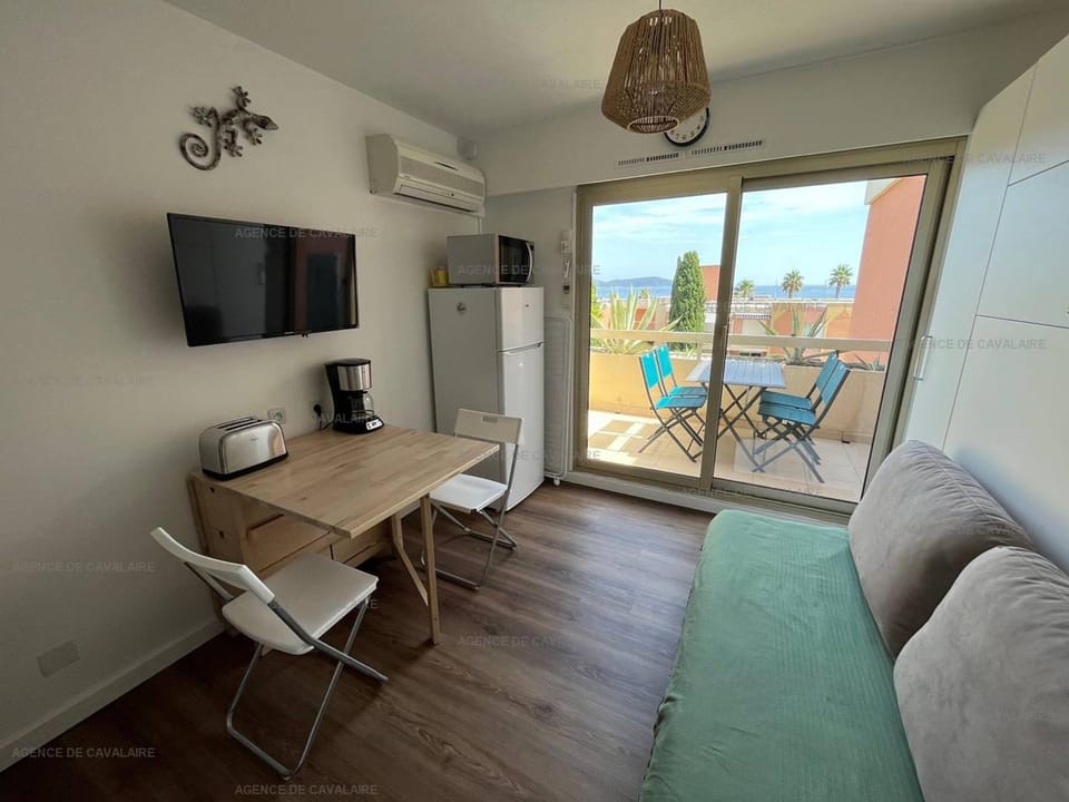 Studio cabine à 100m plage et commerces avec climatisation et parking - FR-1-100-326 Cabin in Cavalaire-sur-Mer