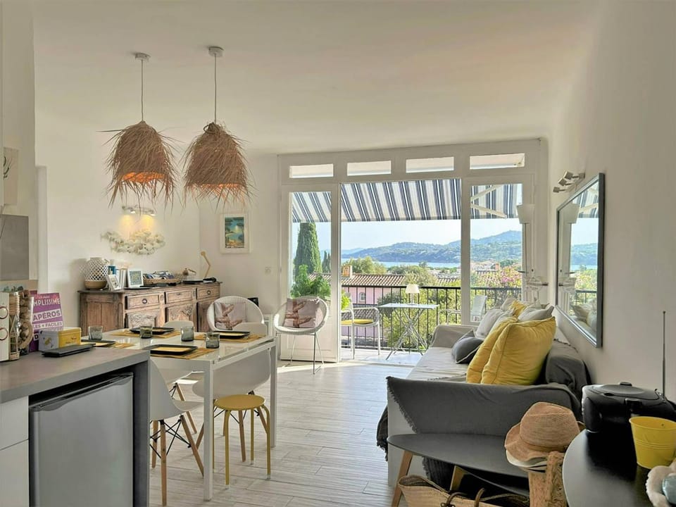 Appartement lumineux avec terrasse, 500m de la plage, Bormes-les-Mimosas - FR-1-251-576 Apartment in Le Lavandou