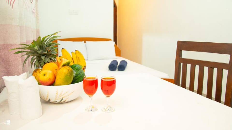 Food and drinks, Dining area, Bedroom, Drinks