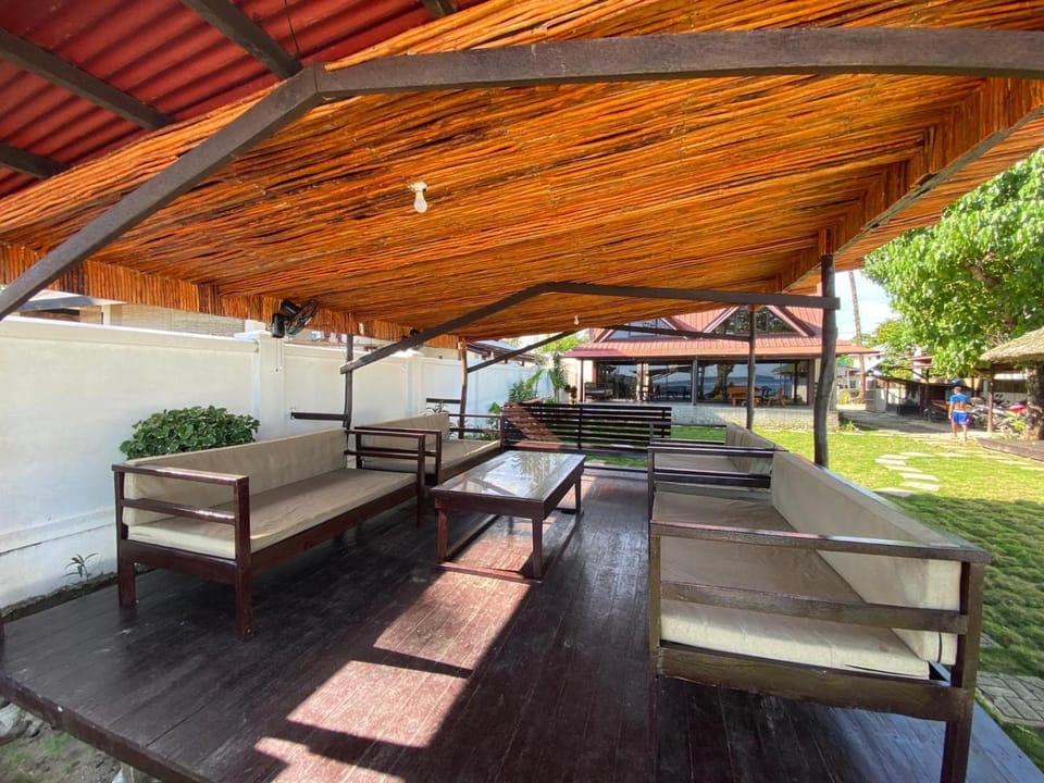 Angelito's Beach House Villa 2 Bed and Breakfast in General Luna