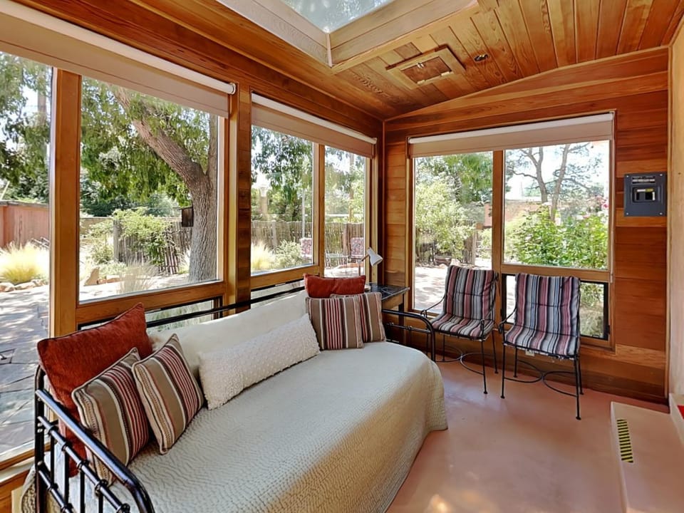 Garden, Solarium, Seating area, Garden view, furniture