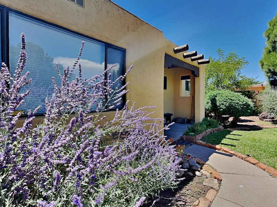 Property building, Facade/entrance, Garden