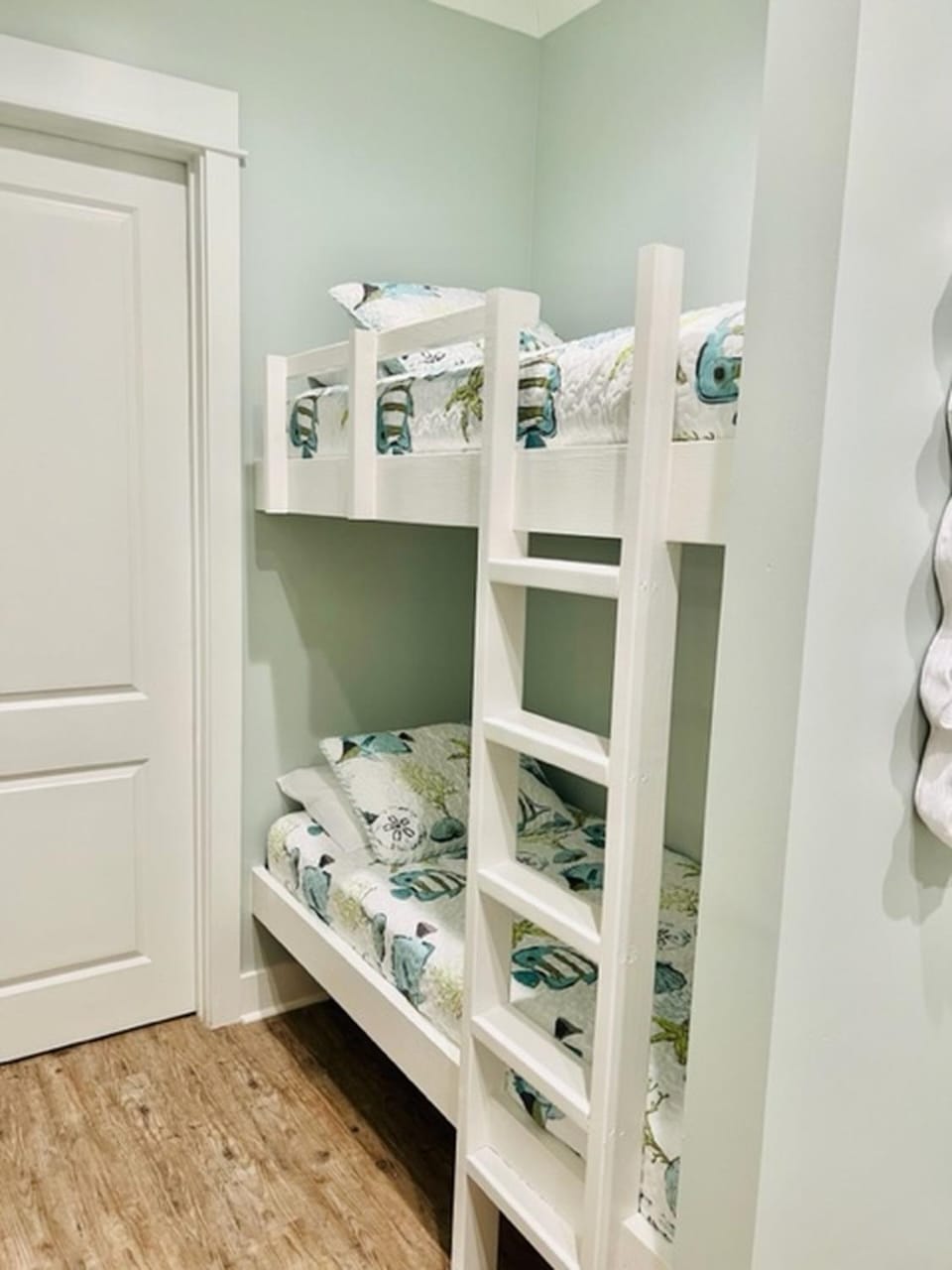 2 Bedroom Dog Friendly Cottage with Bunks, Sleeps 10, Heated Outdoor Pool, Walk to Beach House in Gulf Shores
