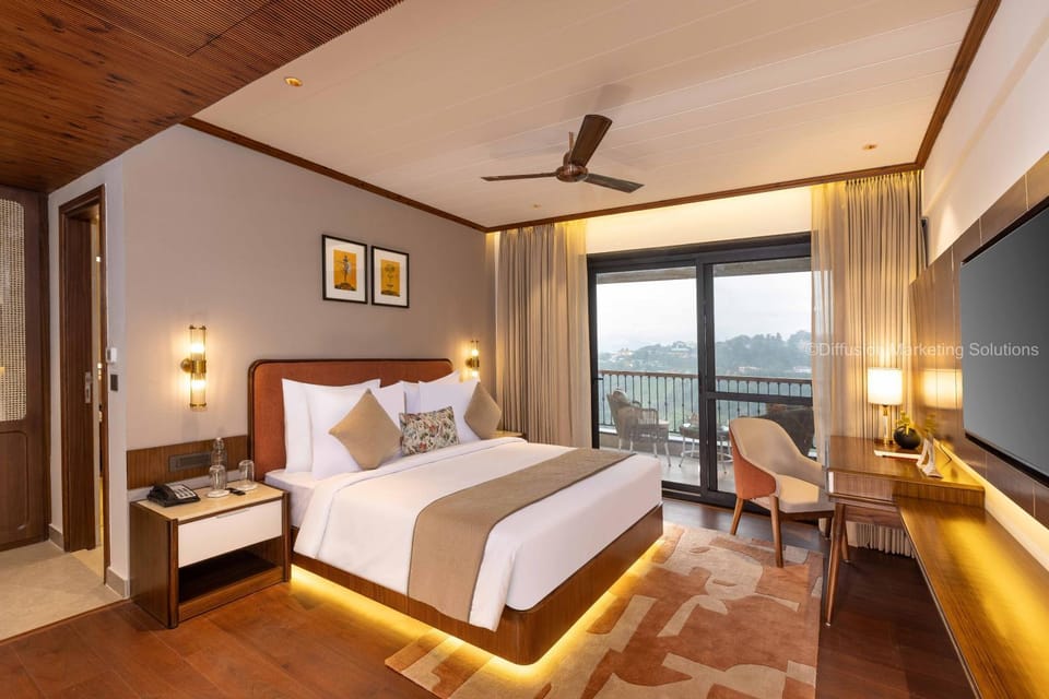 Bed, TV and multimedia, View (from property/room), Photo of the whole room, Bedroom, Mountain view