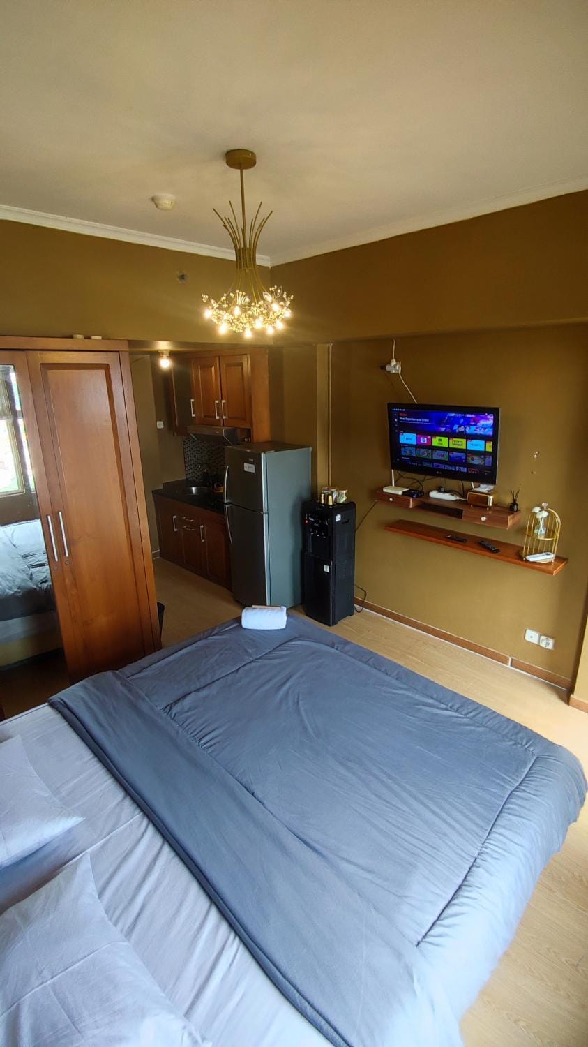 Bed, TV and multimedia