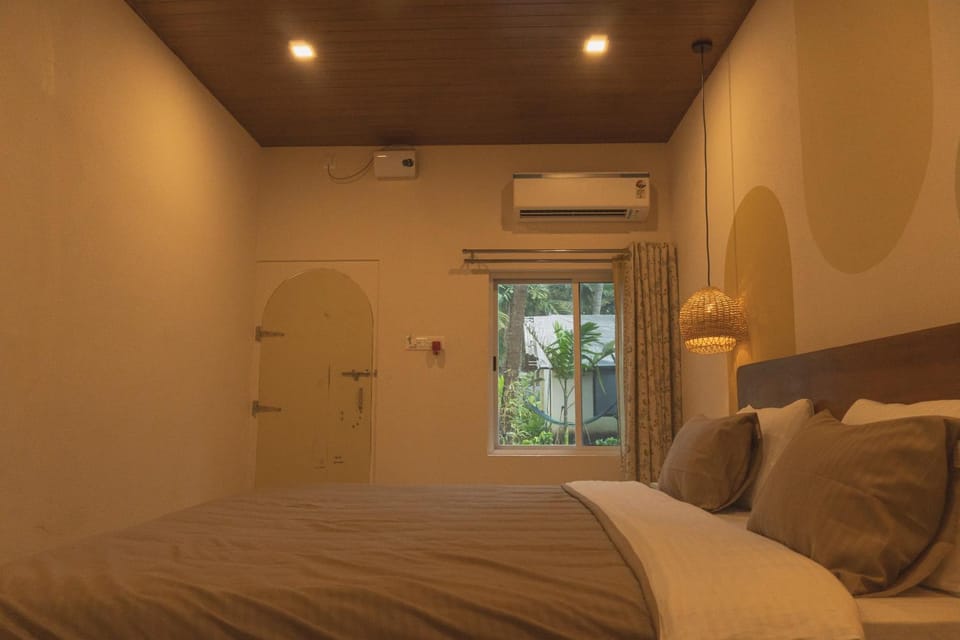 Bed, Bedroom, air conditioner