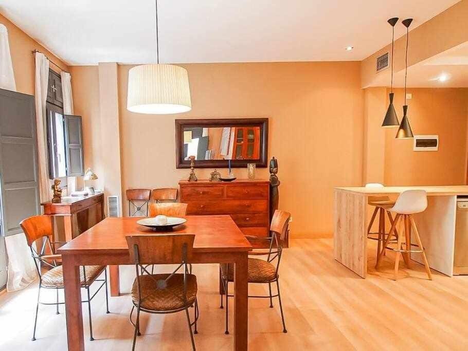 Seating area, Dining area