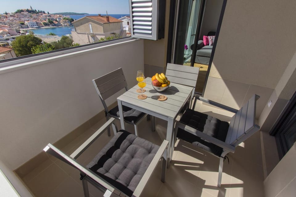Day, View (from property/room), Balcony/Terrace, Seating area, Sea view