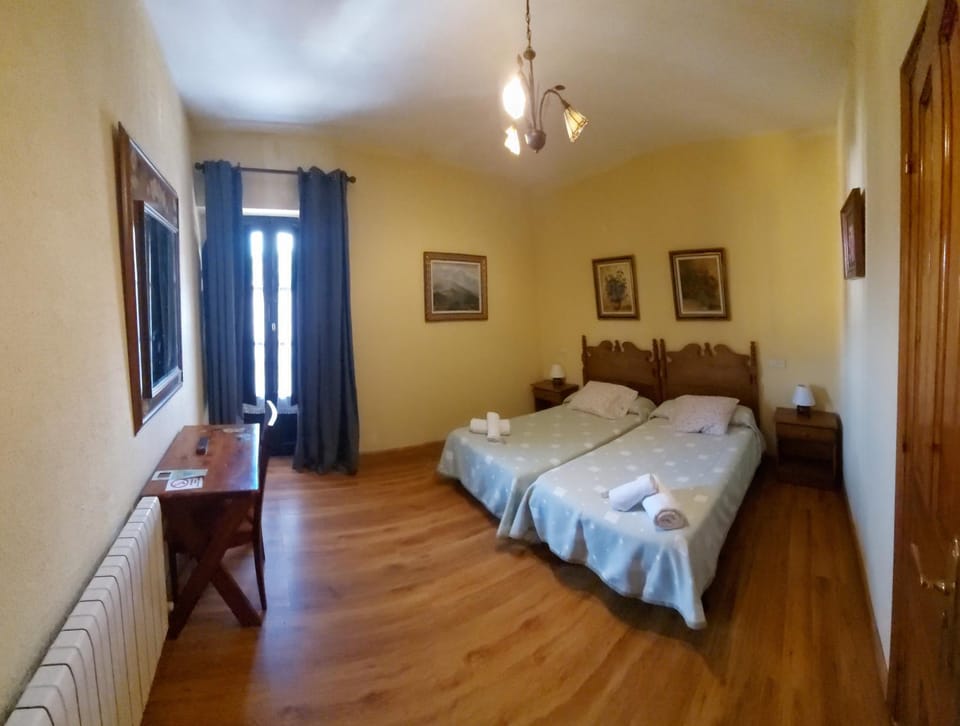 Pensión Plaza del Ayuntamiento Bed and Breakfast in Cangas de Onís