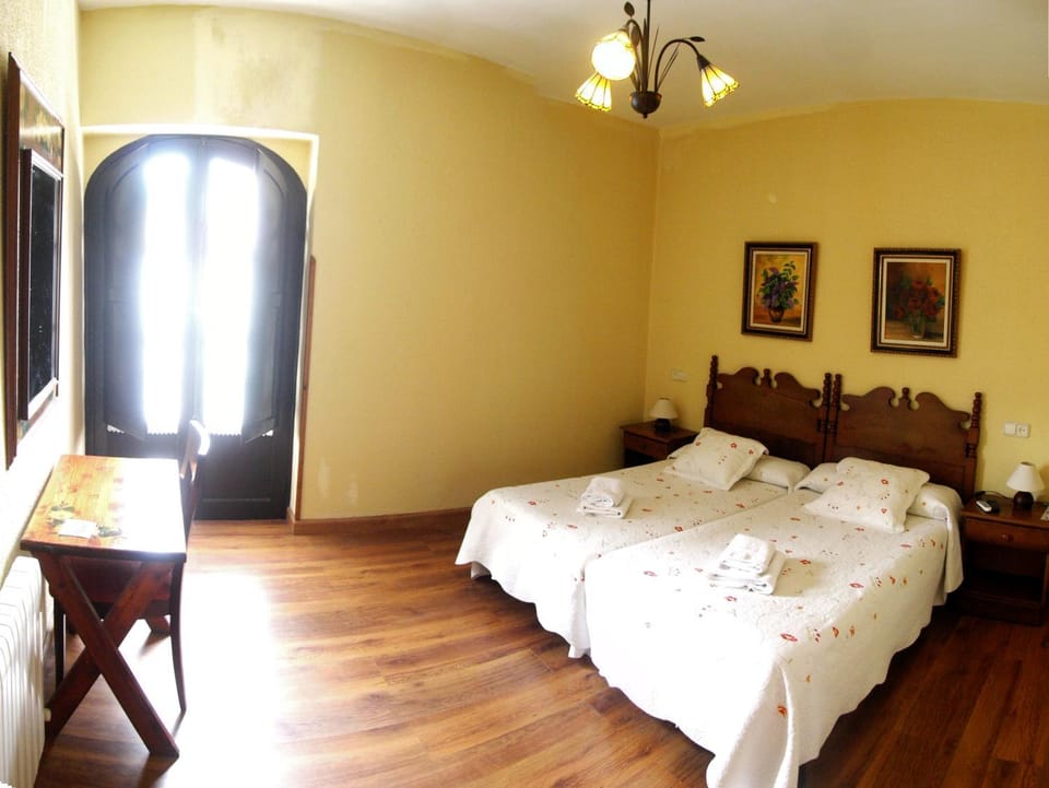 Pensión Plaza del Ayuntamiento Bed and Breakfast in Cangas de Onís