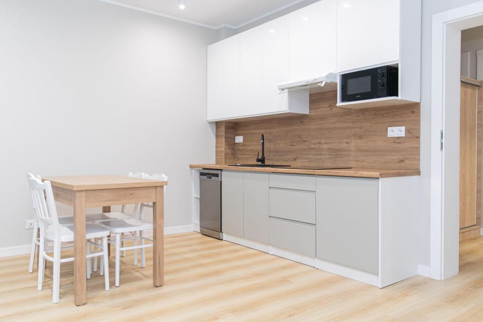 Dining area, minibar