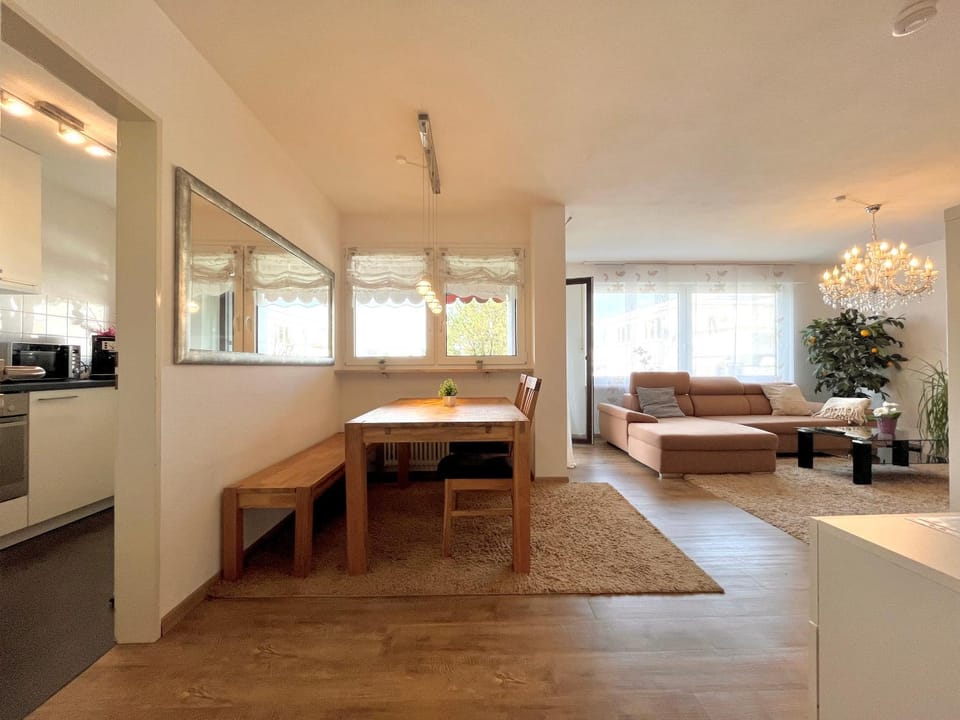 Seating area, Dining area, kitchen