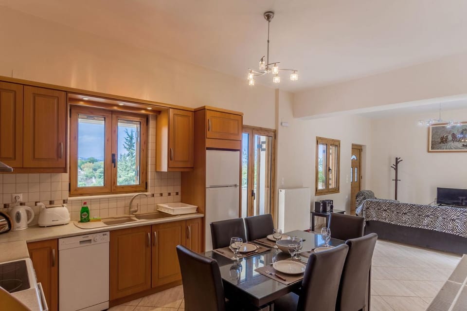 Kitchen or kitchenette, Living room, Dining area, dishwasher, pet friendly, stove, toaster