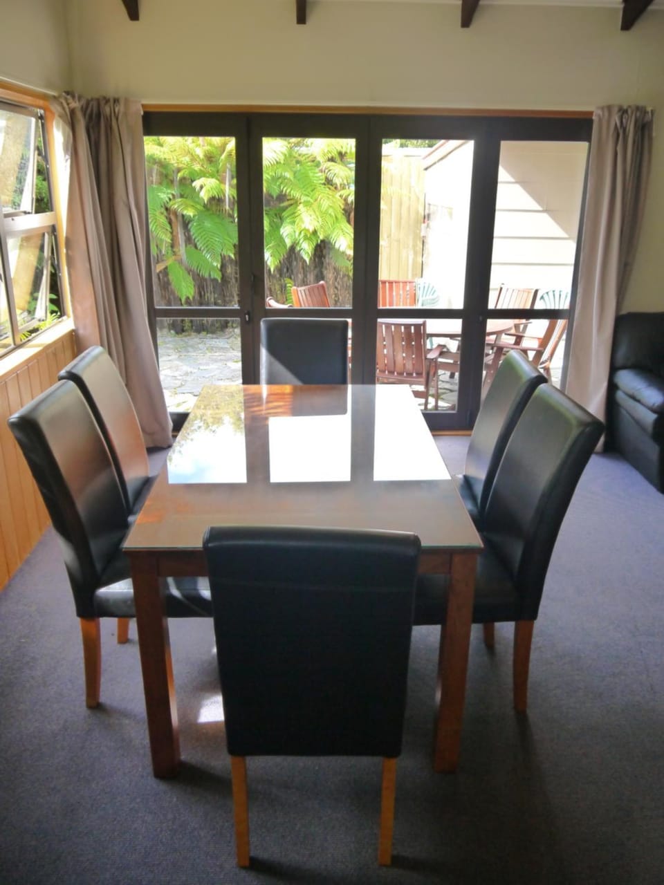 Seating area, Dining area