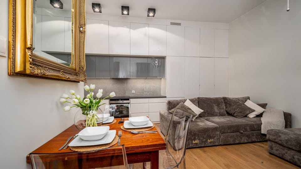 Kitchen or kitchenette, Seating area, Dining area