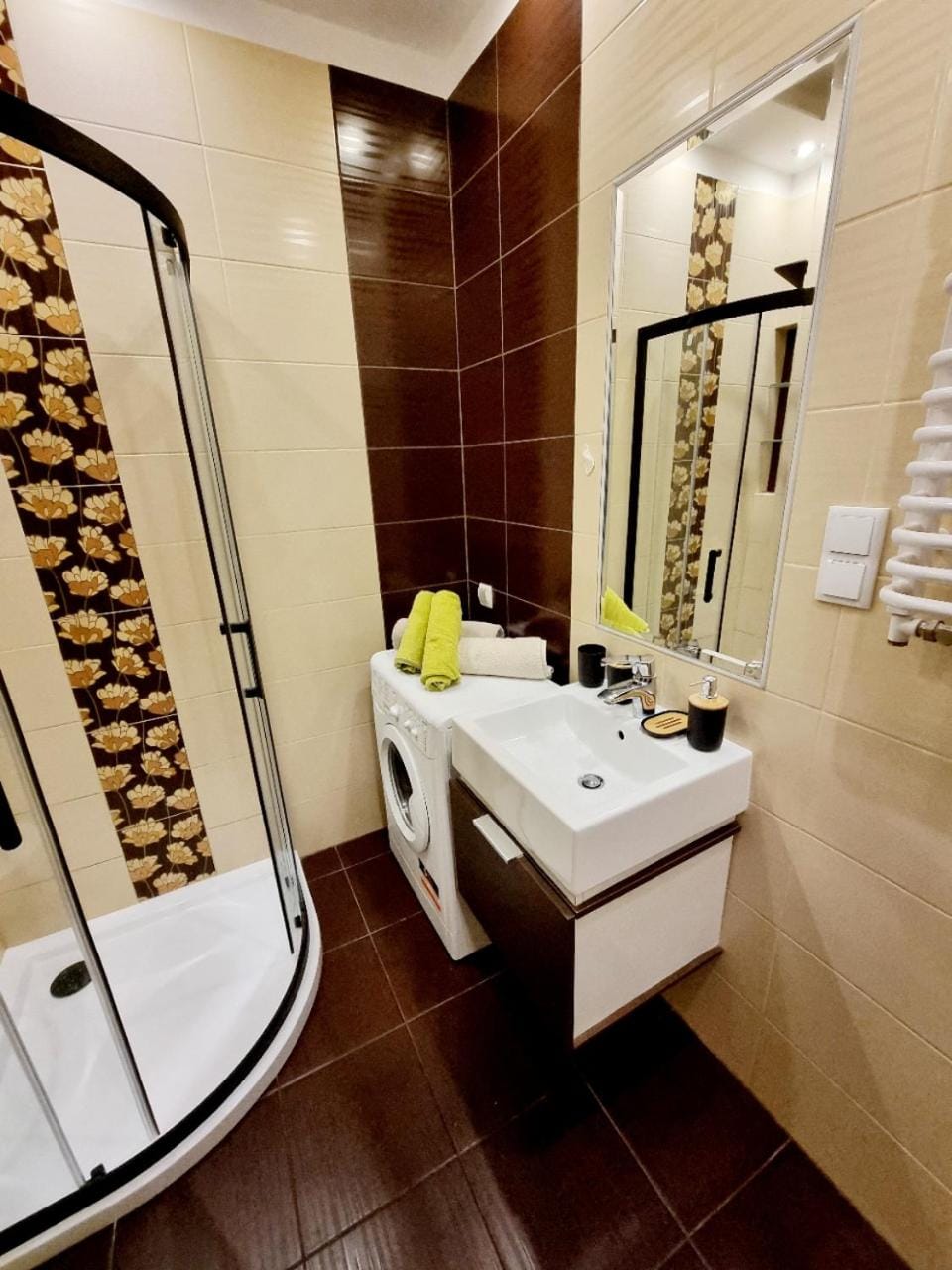 Toilet, Bathroom, towels