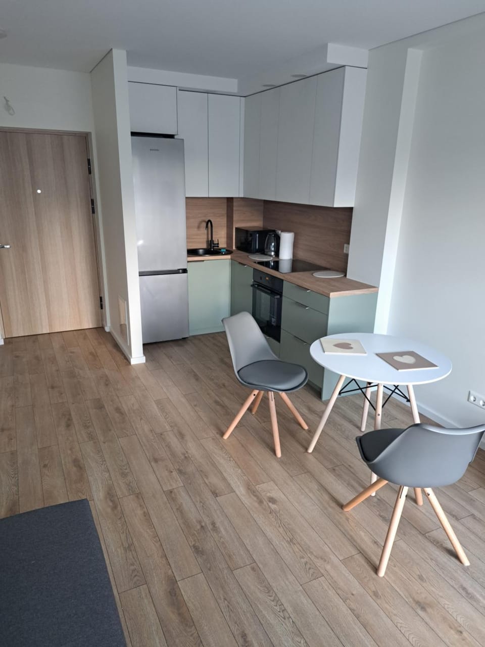 Living room, Seating area, Dining area, minibar, pet friendly, stove